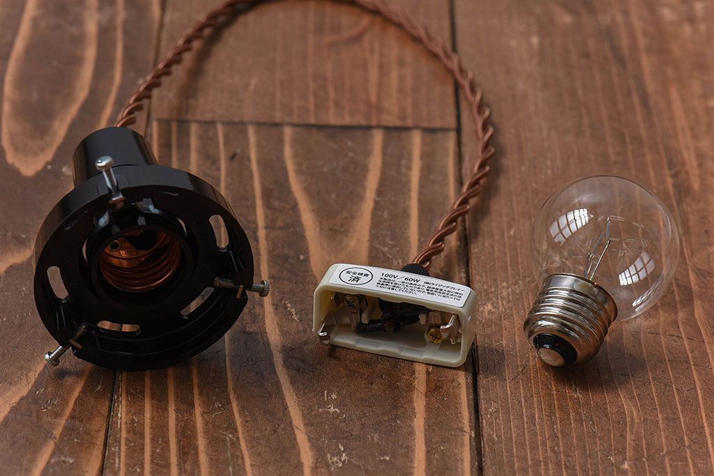 昭和レトロ　昔懐かしい魅力のある平笠シェード(天井照明、ペンダントライト)(3)