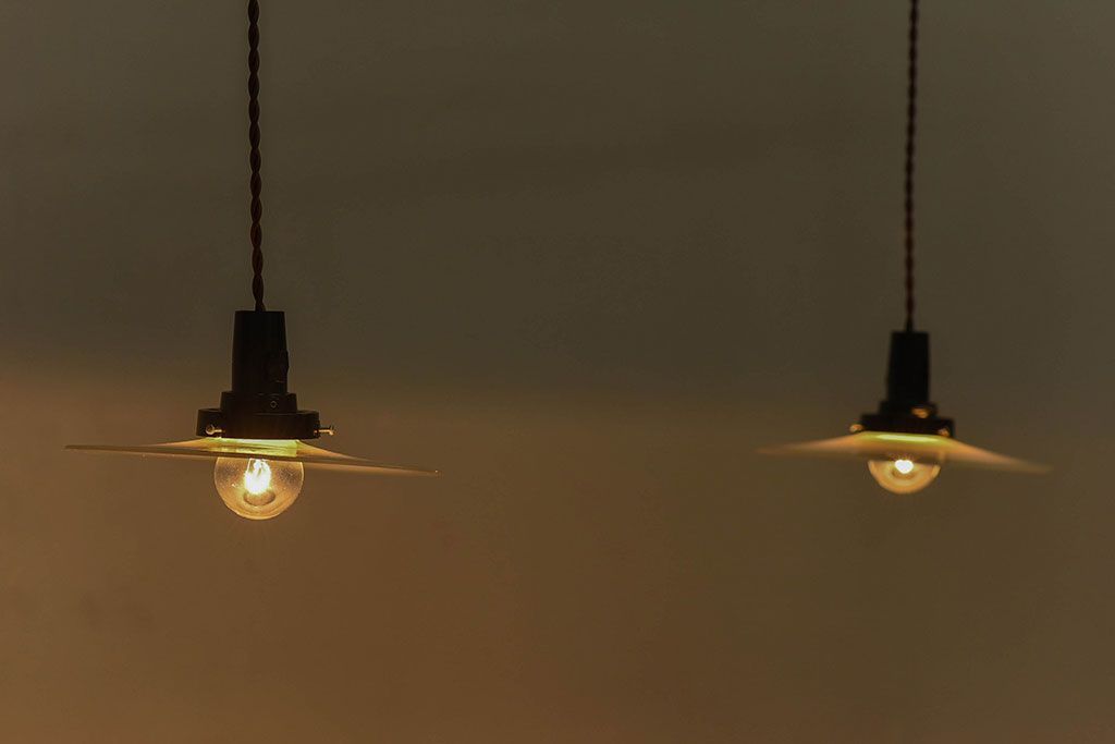 昭和レトロ　昔懐かしい魅力のある平笠シェード(天井照明、ペンダントライト)2個セット