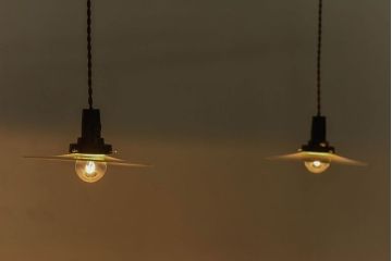 昭和レトロ　昔懐かしい魅力のある平笠シェード(天井照明、ペンダントライト)2個セット