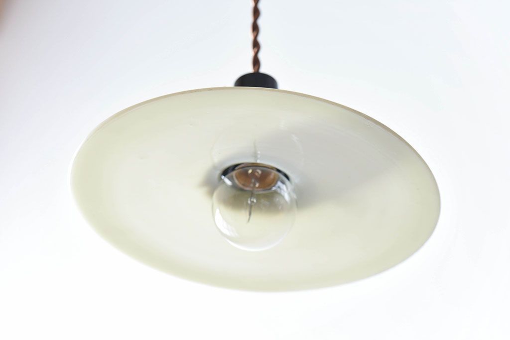 昭和レトロ　昔懐かしい魅力のある平笠シェード(天井照明、ペンダントライト)2個セット