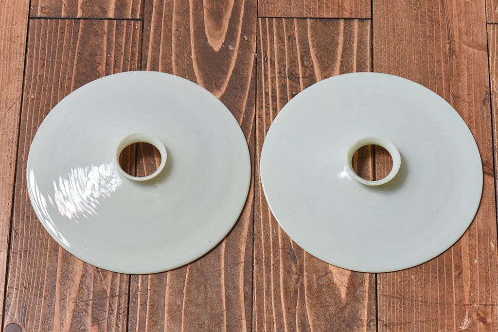 昭和レトロ　昔懐かしい魅力のある平笠シェード(天井照明、ペンダントライト)2個セット