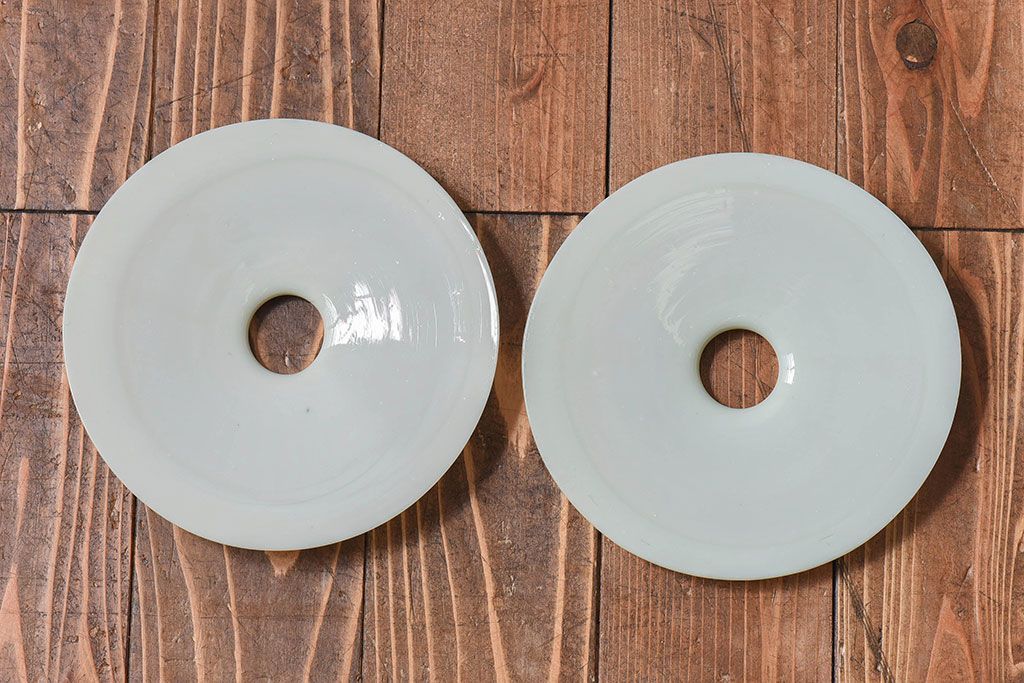 昭和レトロ　昔懐かしい魅力のある平笠シェード(天井照明、ペンダントライト)2個セット