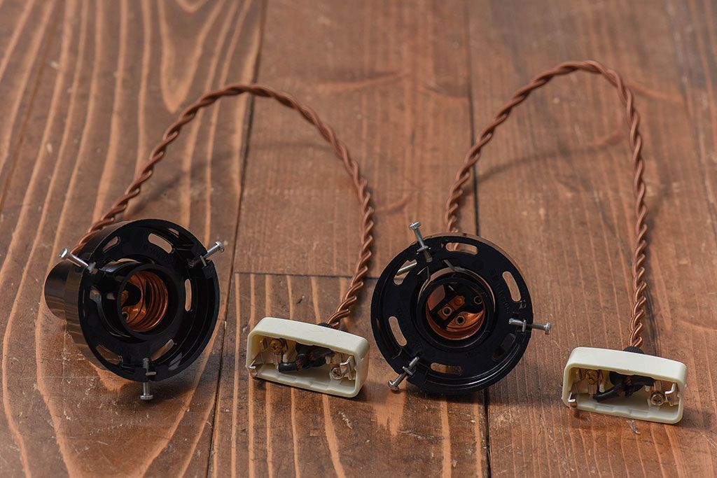 昭和レトロ　昔懐かしい魅力のある平笠シェード(天井照明、ペンダントライト)2個セット