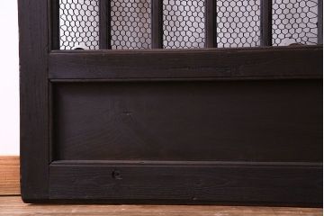 【商談品】和製アンティーク　細めのデザインが上品な明治期の古いくぐり戸(蔵戸、格子戸、玄関戸)