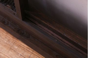 【商談品】和製アンティーク　細めのデザインが上品な明治期の古いくぐり戸(蔵戸、格子戸、玄関戸)