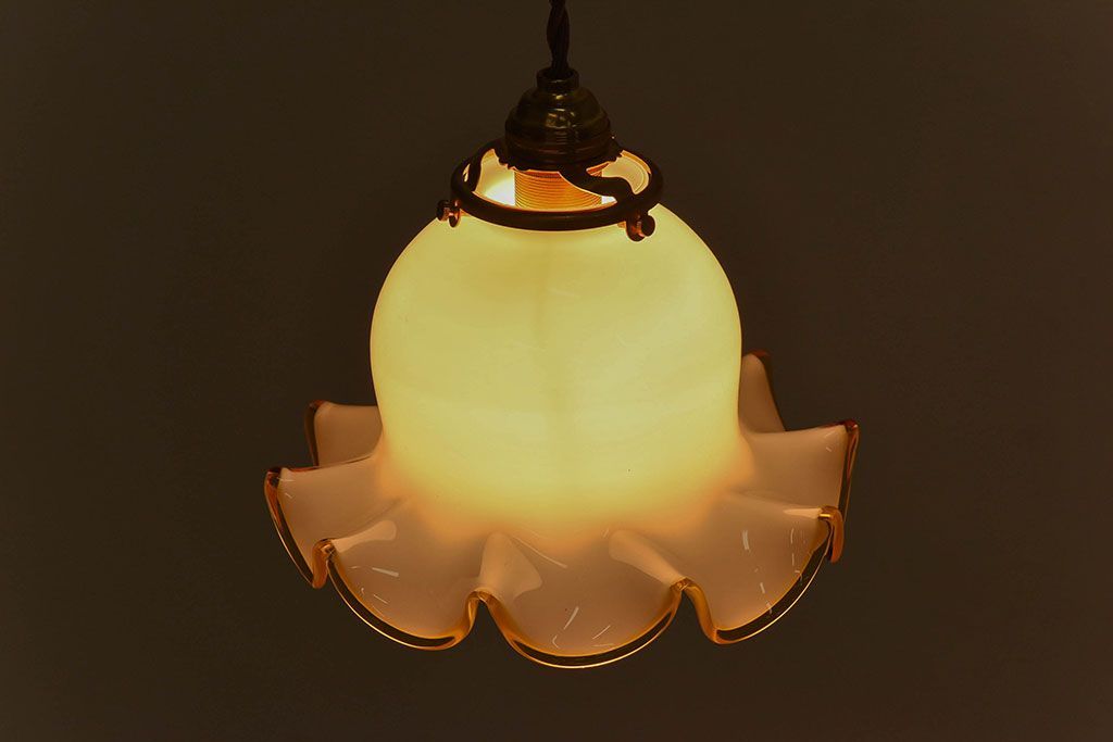 ビンテージ　黄縁フリルのかわいらしいシェード(天井照明、吊り下げ照明)