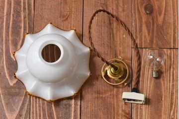 ビンテージ　黄縁フリルのかわいらしいシェード(天井照明、吊り下げ照明)