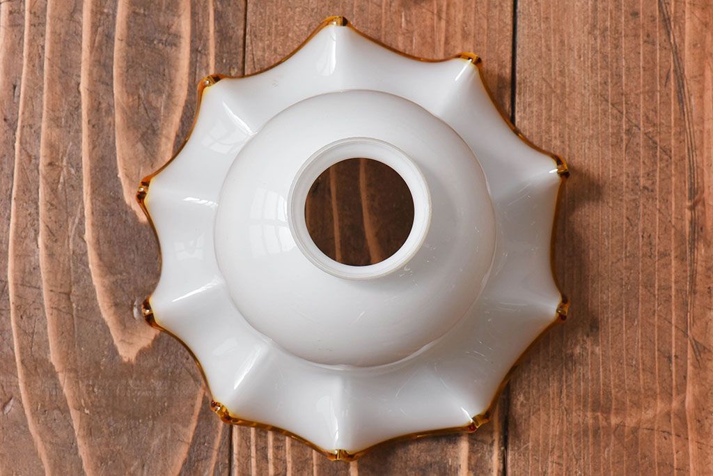 ビンテージ　黄縁フリルのかわいらしいシェード(天井照明、吊り下げ照明)