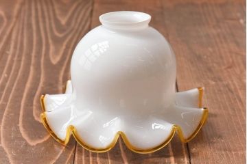 ビンテージ　黄縁フリルのかわいらしいシェード(天井照明、吊り下げ照明)
