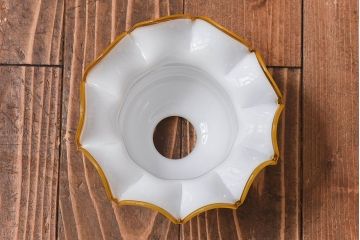 ビンテージ　黄縁フリルのかわいらしいシェード(天井照明、吊り下げ照明)