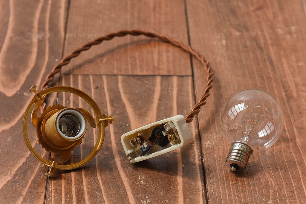 ビンテージ　黄縁フリルのかわいらしいシェード(天井照明、吊り下げ照明)