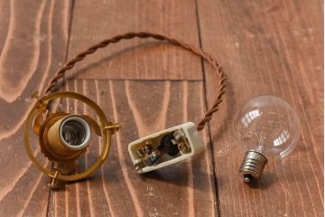 ビンテージ　黄縁フリルのかわいらしいシェード(天井照明、吊り下げ照明)