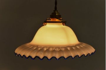 大正昭和初期　可愛らしい青縁フリルのアンティークシェード(天井照明、吊り下げ照明)