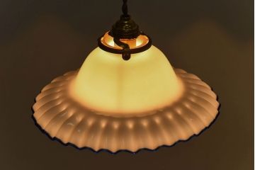 大正昭和初期　可愛らしい青縁フリルのアンティークシェード(天井照明、吊り下げ照明)