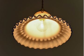 大正昭和初期　可愛らしい青縁フリルのアンティークシェード(天井照明、吊り下げ照明)