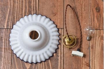 大正昭和初期　可愛らしい青縁フリルのアンティークシェード(天井照明、吊り下げ照明)