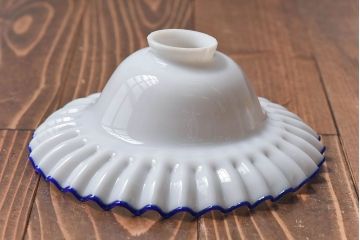 大正昭和初期　可愛らしい青縁フリルのアンティークシェード(天井照明、吊り下げ照明)