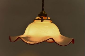 ビンテージ　赤縁フリルのかわいらしいシェード(天井照明、吊り下げ照明)