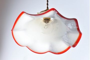 ビンテージ　赤縁フリルのかわいらしいシェード(天井照明、吊り下げ照明)