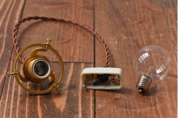 ビンテージ　赤縁フリルのかわいらしいシェード(天井照明、吊り下げ照明)