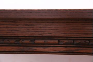 中古　old charm(オールドチャーム) オーク材　手彫りの装飾が印象的なダイニングテーブル(定価約22万円)