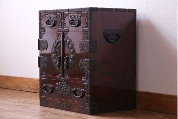 中古　熊野洞　手打ち金具の意匠が目を引く仙台箪笥(小箪笥)(定価約38万円)