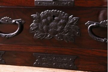 中古　熊野洞　手打ち金具の意匠が目を引く仙台箪笥(小箪笥)(定価約38万円)