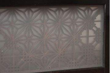 和製アンティーク　和モダンな雰囲気漂う組子ガラス戸(引き戸、建具)2枚セット