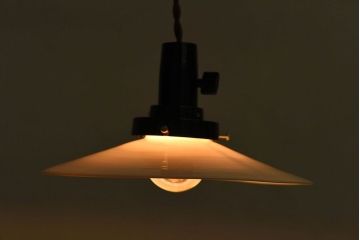 昭和レトロ　昔懐かしい魅力のある平笠シェード(天井照明、ペンダントライト)