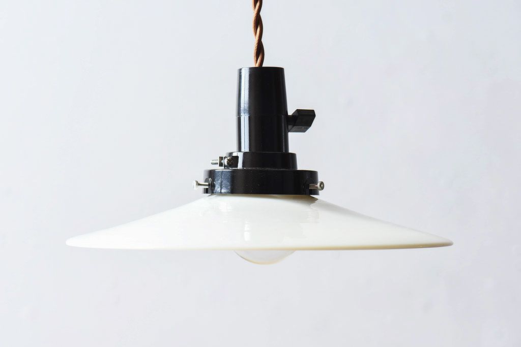 【K様ご成約済・ご決済用】昭和レトロ　シンプルな白い笠が魅力的なシェード(電笠)