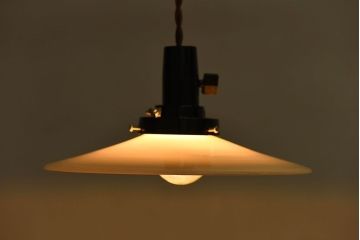 【K様ご成約済・ご決済用】昭和レトロ　シンプルな白い笠が魅力的なシェード(電笠)