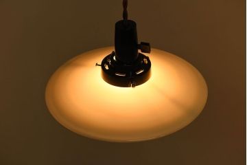 【K様ご成約済・ご決済用】昭和レトロ　シンプルな白い笠が魅力的なシェード(電笠)