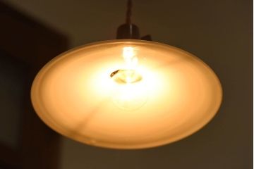 【K様ご成約済・ご決済用】昭和レトロ　シンプルな白い笠が魅力的なシェード(電笠)