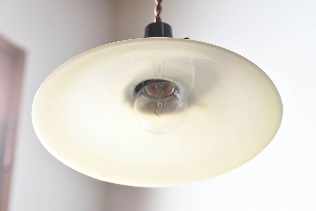 【K様ご成約済・ご決済用】昭和レトロ　シンプルな白い笠が魅力的なシェード(電笠)