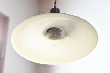 【K様ご成約済・ご決済用】昭和レトロ　シンプルな白い笠が魅力的なシェード(電笠)