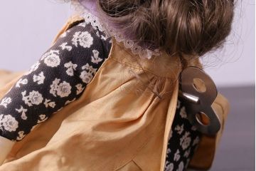 アンティーク雑貨　昭和レトロ　Sankyo(三協、サンキョー)製　「愛の讃歌」オルゴール人形(ビスクドール)
