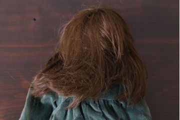 アンティーク雑貨　ビンテージ　レトロな衣装が可愛らしいビスクドール(西洋人形)