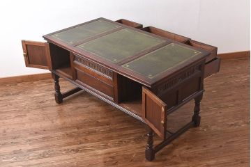 中古　old charm(オールドチャーム) アンティーク調のデザインがおしゃれなデスク(作業台)