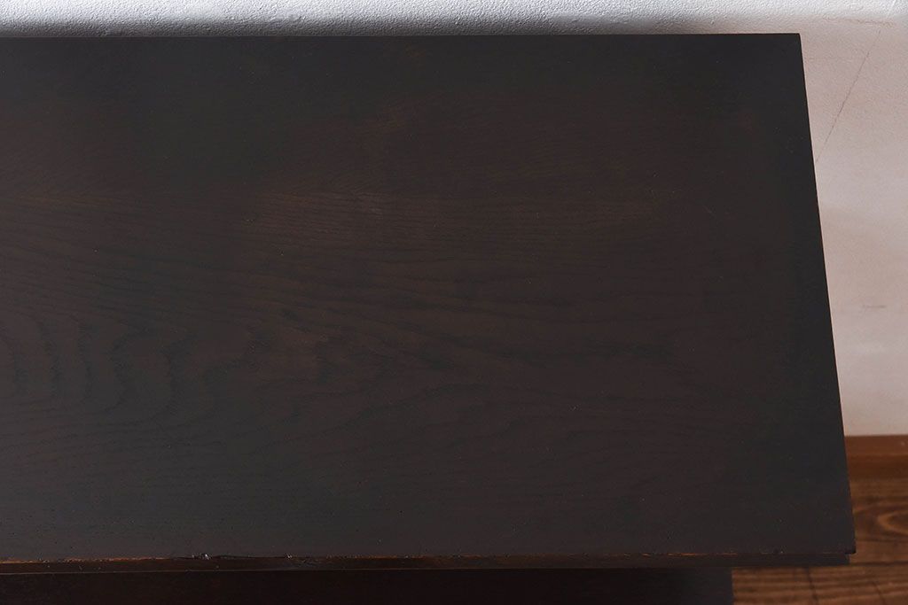 アンティーク家具　昭和期　ナラ材　シックな色合いが魅力の小ぶりのシェルフ(飾り棚、陳列棚)