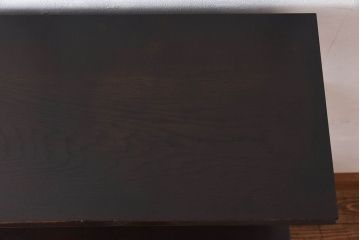 アンティーク家具　昭和期　ナラ材　シックな色合いが魅力の小ぶりのシェルフ(飾り棚、陳列棚)