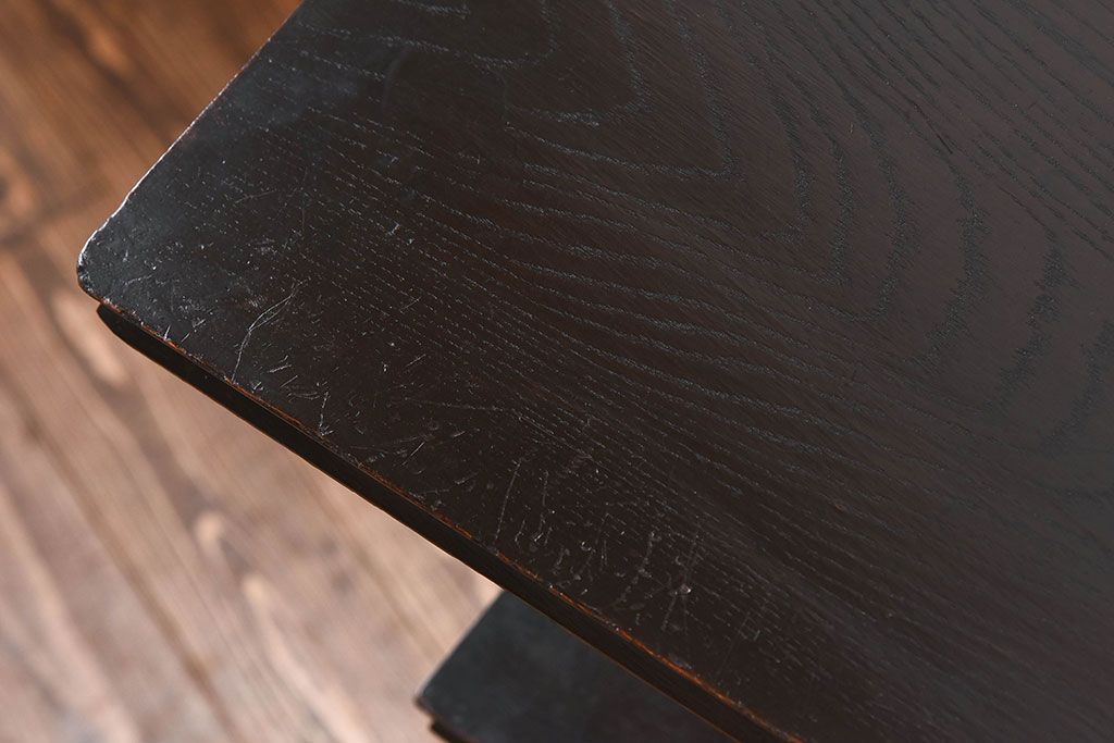 アンティーク家具　昭和期　ナラ材　シックな色合いが魅力の小ぶりのシェルフ(飾り棚、陳列棚)