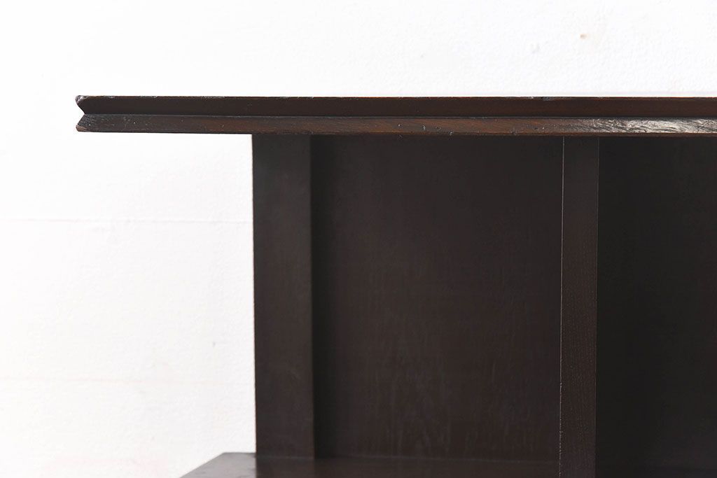 アンティーク家具　昭和期　ナラ材　シックな色合いが魅力の小ぶりのシェルフ(飾り棚、陳列棚)