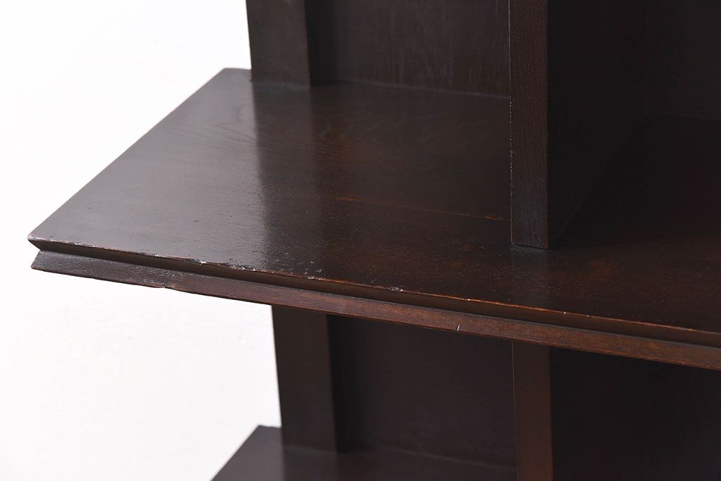 アンティーク家具　昭和期　ナラ材　シックな色合いが魅力の小ぶりのシェルフ(飾り棚、陳列棚)