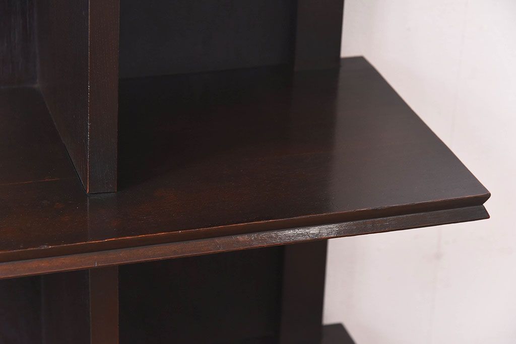 アンティーク家具　昭和期　ナラ材　シックな色合いが魅力の小ぶりのシェルフ(飾り棚、陳列棚)