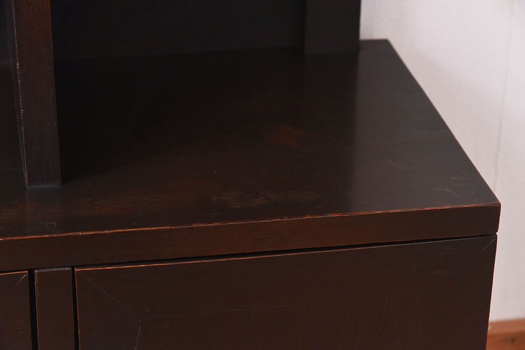 アンティーク家具　昭和期　ナラ材　シックな色合いが魅力の小ぶりのシェルフ(飾り棚、陳列棚)