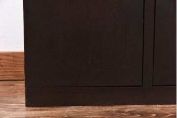 アンティーク家具　昭和期　ナラ材　シックな色合いが魅力の小ぶりのシェルフ(飾り棚、陳列棚)