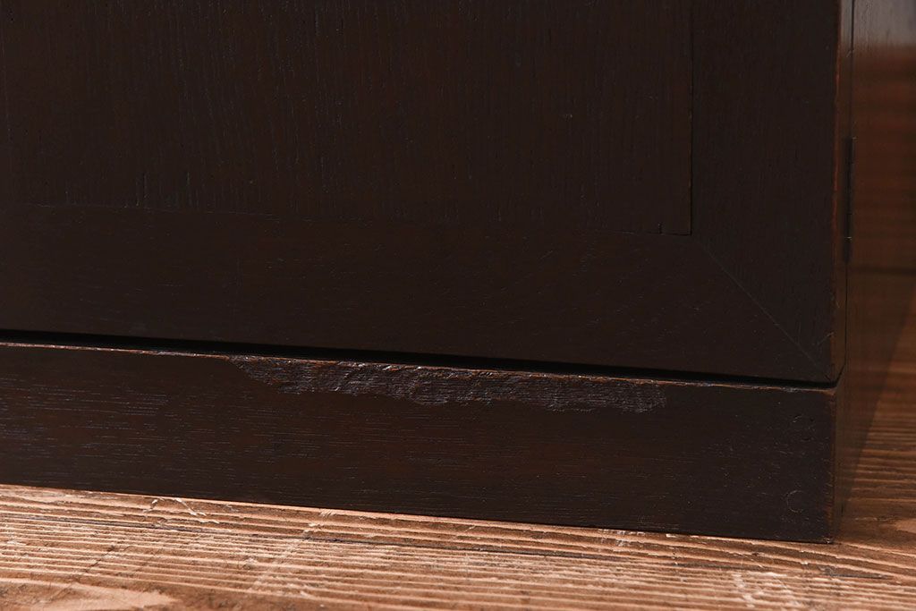 アンティーク家具　昭和期　ナラ材　シックな色合いが魅力の小ぶりのシェルフ(飾り棚、陳列棚)