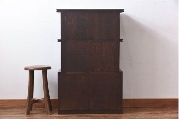 アンティーク家具　昭和期　ナラ材　シックな色合いが魅力の小ぶりのシェルフ(飾り棚、陳列棚)