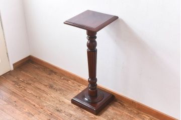 アンティーク雑貨　マホガニー材の杢目が美しい、重厚感ある洋風の花台(飾り台)