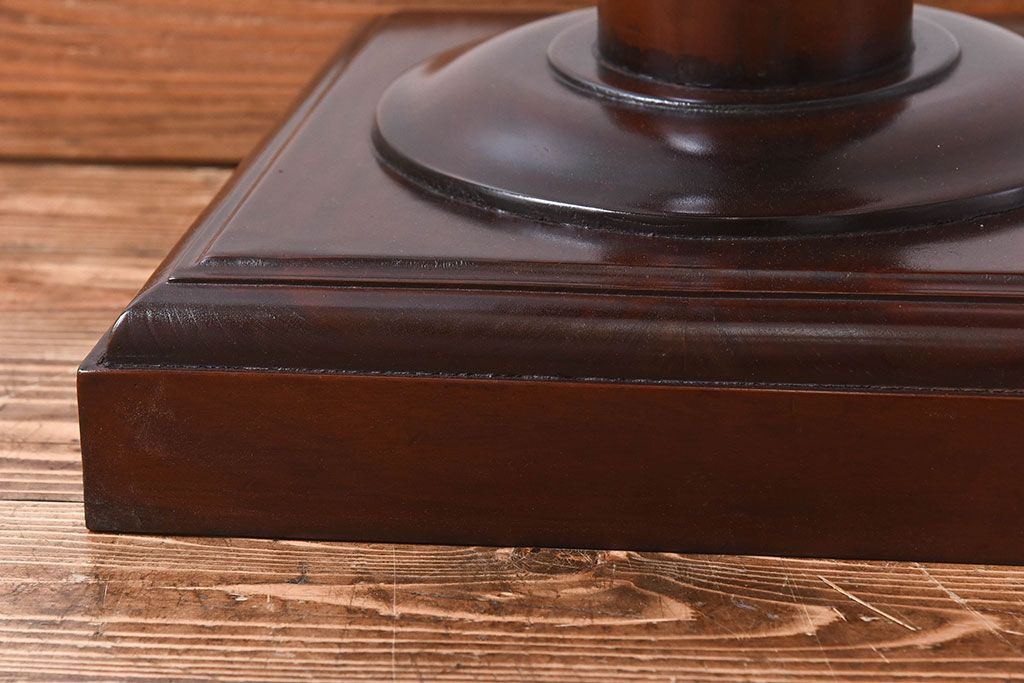 アンティーク雑貨　マホガニー材の杢目が美しい、重厚感ある洋風の花台(飾り台)